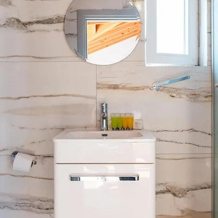 Modern Loft In With Wifi * ラルナカ